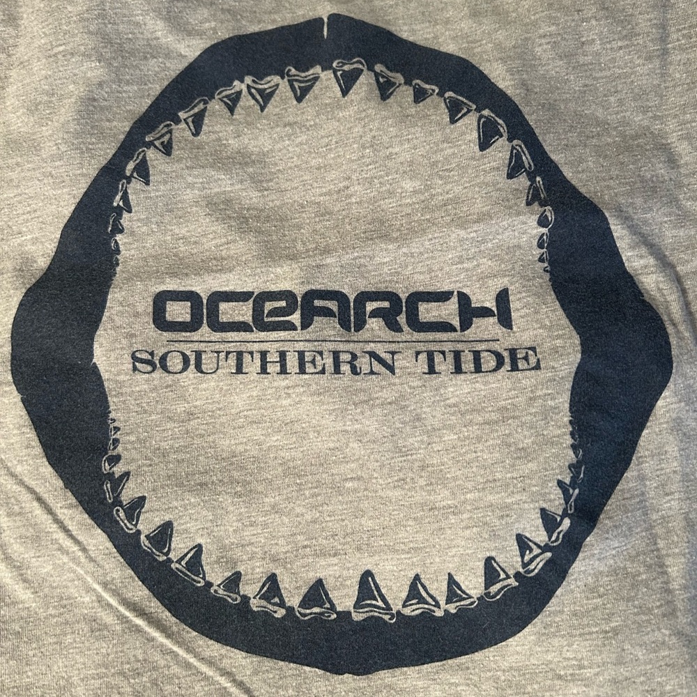 Southern tide men’s gray T-shirt